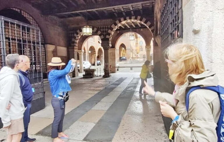 Verona: Guided Small Group Walking Tour of the City of Love - A Close Look at the Itinerary and Highlights