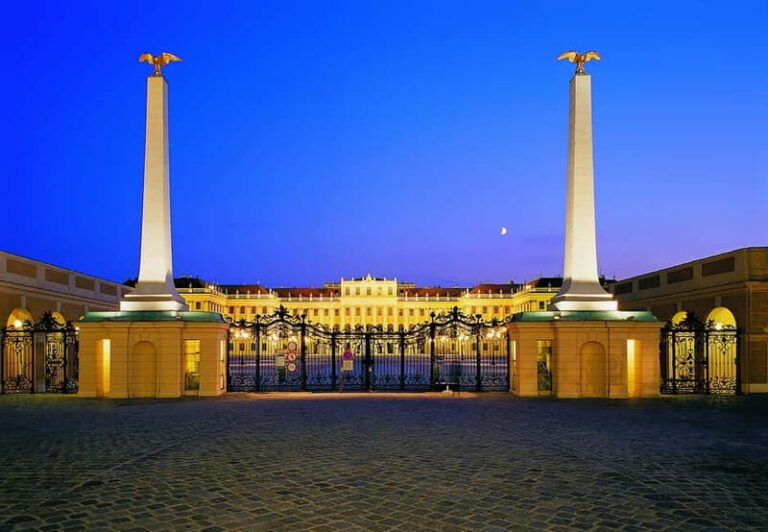 Vienna: Schönbrunn Palace Evening Tour, Dinner and Concert - FAQ