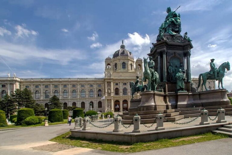 Vienna: Sightseeing Tour in a Classic Style Car 10 Seats - FAQs