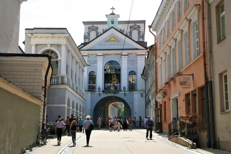 Vilnius: Then and Now Private Old Town Tour - What Makes the Guide Stand Out?