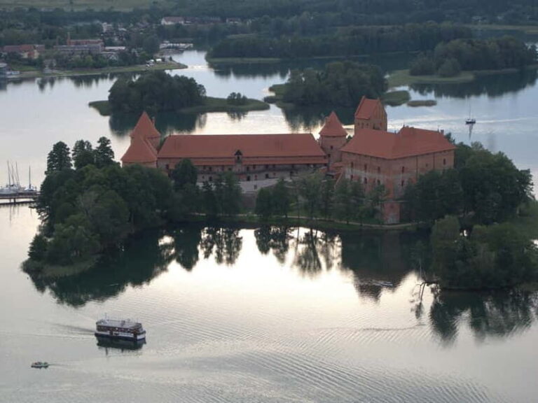 Vilnius: Trakai Tour with Audio Guide and Minibus Transfers - Detailed Breakdown of the Itinerary