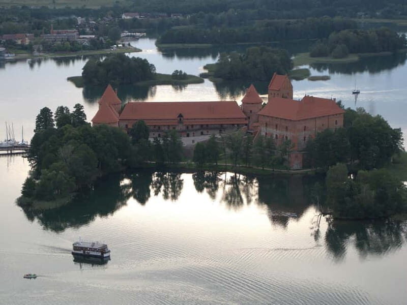 Vilnius: Trakai Tour with Audio Guide and Minibus Transfers - Detailed Breakdown of the Itinerary