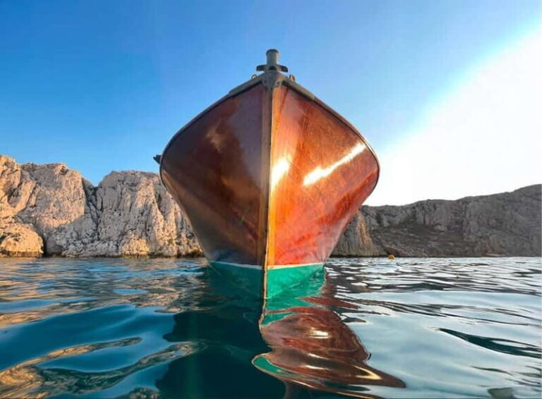Vintage boat tour of Marseille - small groups (5h) - The Crew & Guides