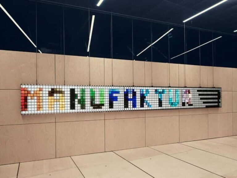 VIP EXPERIENCE - Swarovski Manufactory & Swarovski Crystal Worlds - The Sum Up