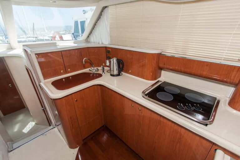 Voyager - Sea Ray 52 - The Sum Up: The Perfect Balance of Comfort and Adventure