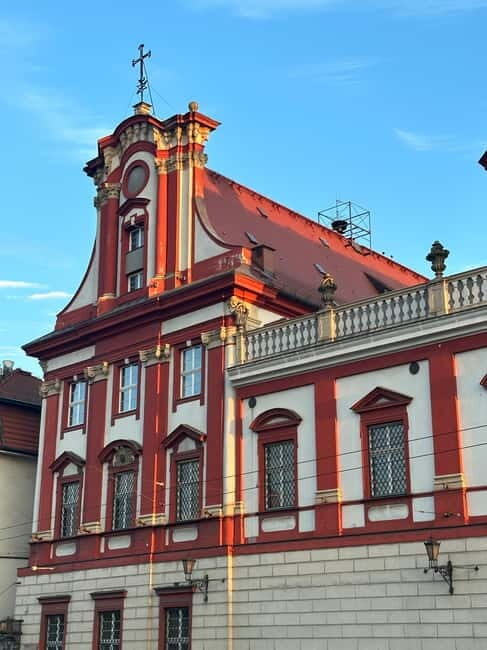 Walking group tour in Ukrainian through the Wroclaw old city - Discovering Salt Square and the Gothic Church