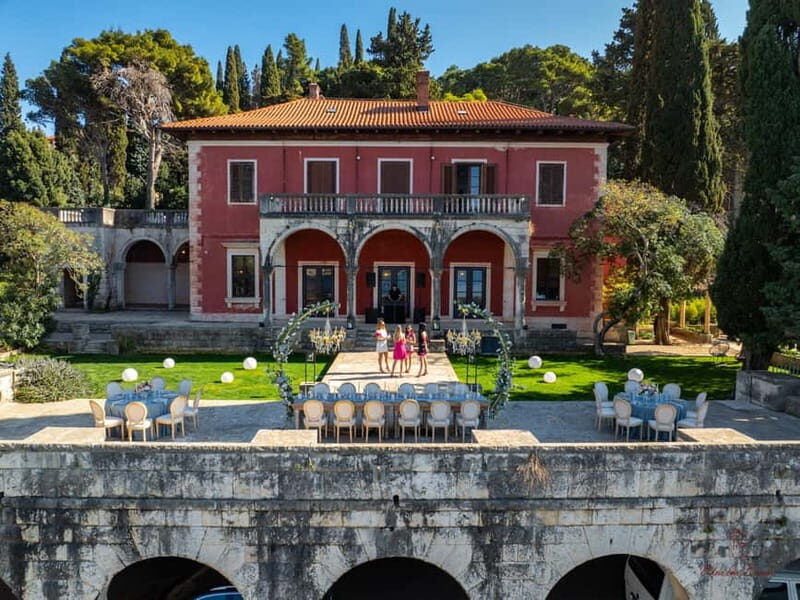 Wine Pairing (3 glasses) with Snack and Gallery Entrance - A Closer Look at the Experience