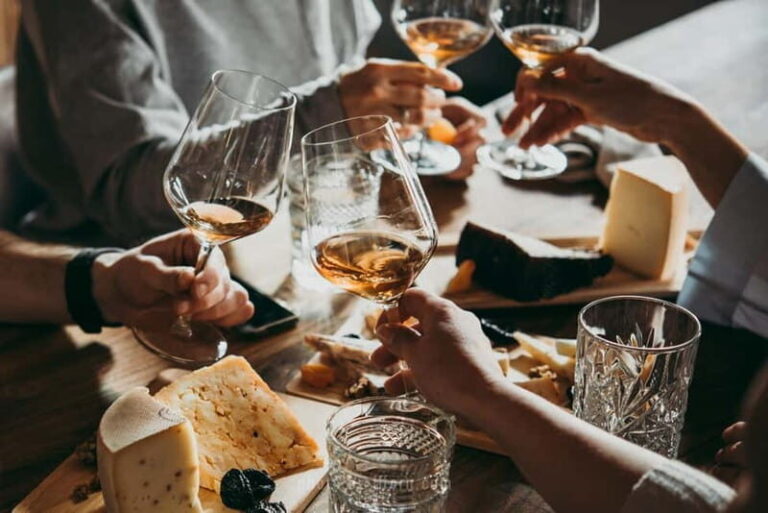 Wine Tasting feel the Difference of Qvevri or Classical Wine - What Makes This Experience Special?