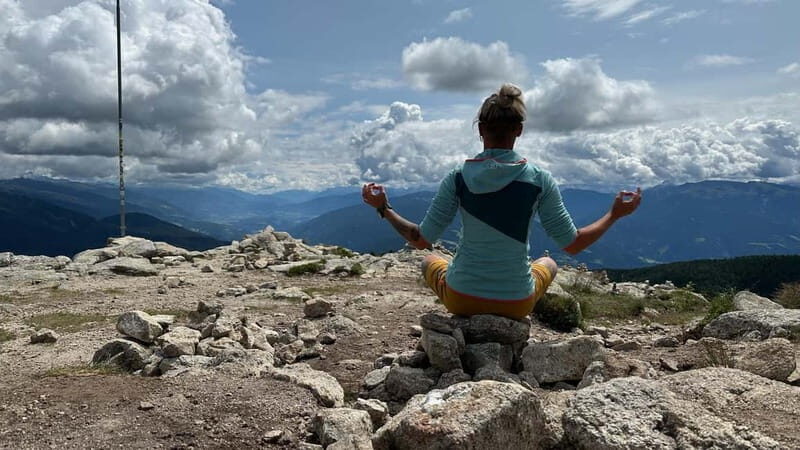 Yoga at the "Stoanamandl" viewpoint followed by brunch - Final Thoughts: Who Will Love This Experience?