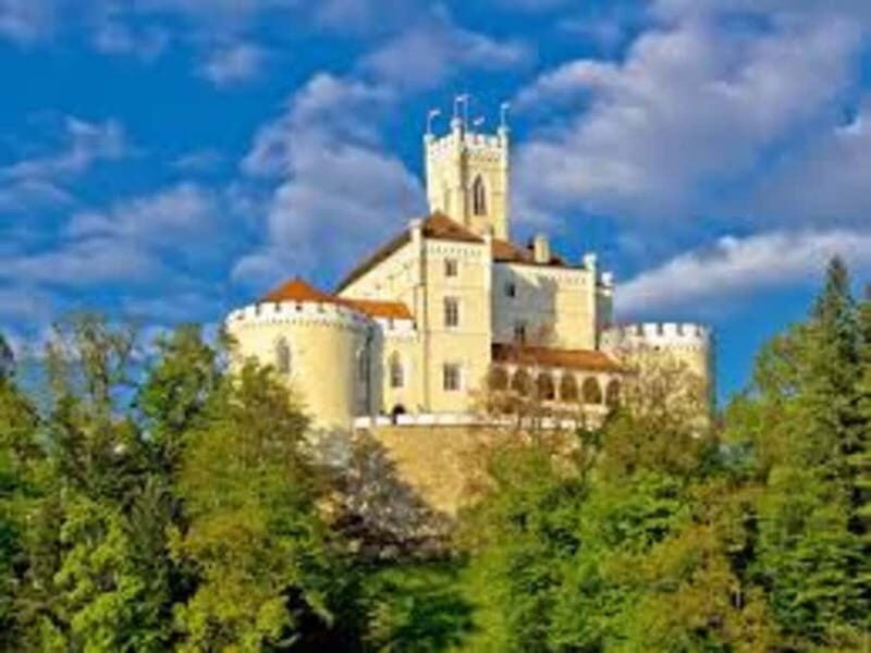 Zagreb: Krapina Neanderthal Museum & Trakoan Castle Tour - The Move to Trakoan Castle