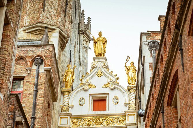 2-Hour Historical Walking Tour in Bruges with Praline Included - Hidden Corners and Unique Perspectives