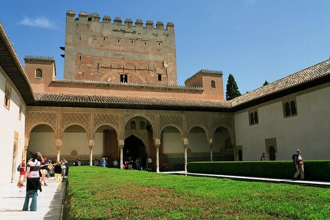 Alhambra Palace & Generalife Gardens daytrip from Roquetas, Aguadulce & Almeria - Free Time in Granada: Exploring at Your Own Pace
