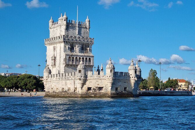 Alma Nobre  The Finest Tagus Cruise Experience - The Onboard Experience: Comfort and Entertainment