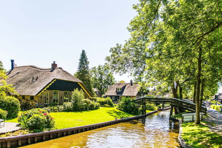 Amsterdam: Giethoorn Tour with Boat Ride & Afsluitdijk Visit - Analyzing the Value