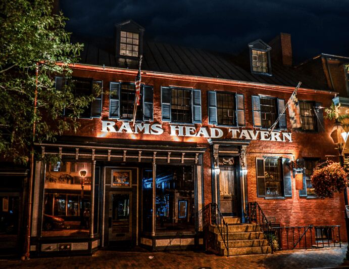 Annapolis Ghosts: Spirits & Spirits Haunted Pub Crawl - The Historic Annapolis Setting