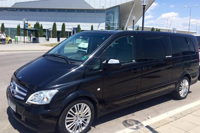 Arrival Private Transfer: Airport Charles de Gaulle OR Orly TO La Defense - The Ride and Experience