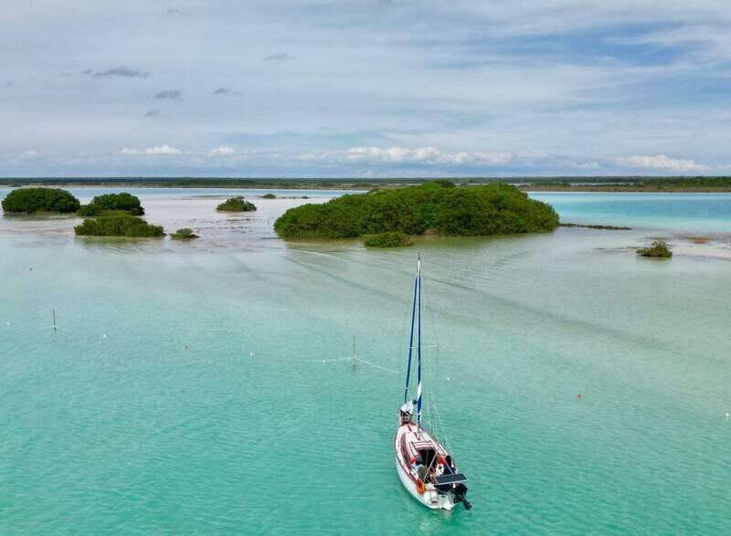 Bacalar: 4hr Private Sailing Tour with Guacamole & Drinks - Refreshing Drinks, Tasty Snacks, and Relaxed Vibes