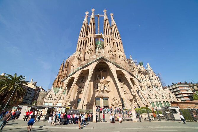 Barcelona Highlights Tour and Montserrat Monastery with Hotel Pick-up - The Practical Details