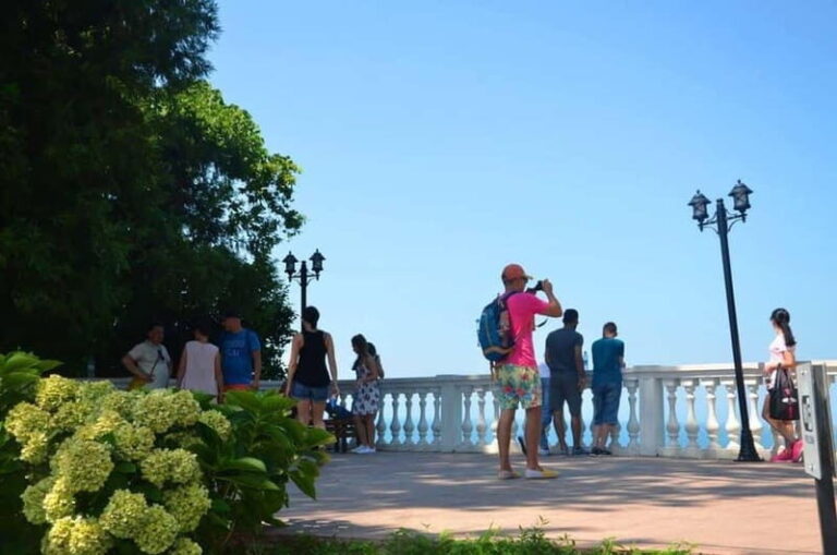 Batumi: Exploring Botanical Garden + Family Wine Tasting - Exploring Batumi’s Botanical Garden