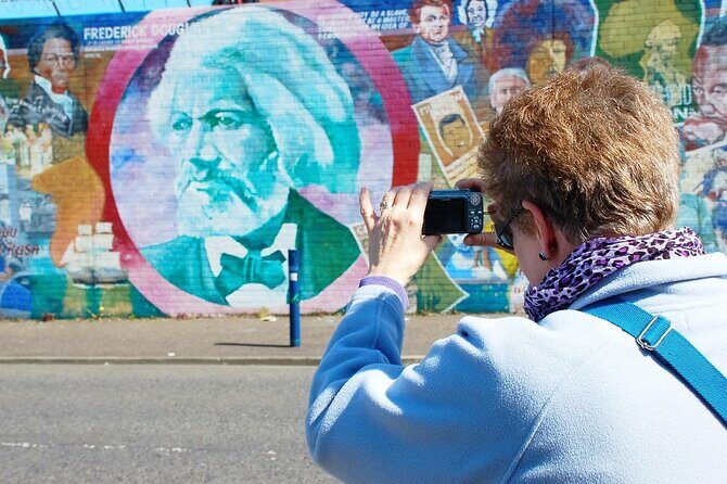 Belfast political war and peace private taxi tour 2 hrs - Frequently Asked Questions