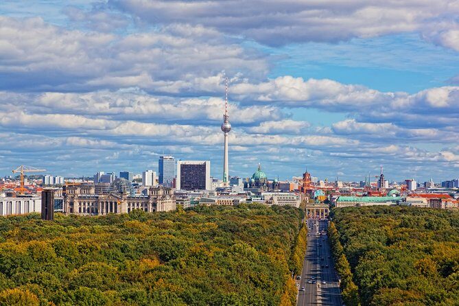Berlin History Walking Tour with a French-Speaking Guide - Hitler’s Bunker: A Site of Reflection