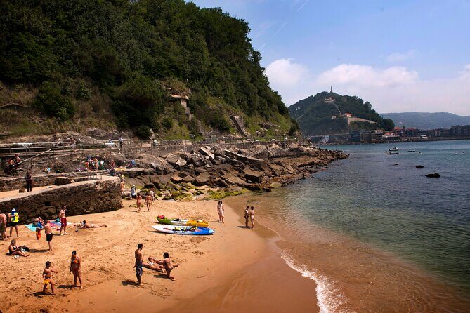 Boat by the Bay and Santa Clara Island in Donostia San Sebastian - The Visit: What to Expect
