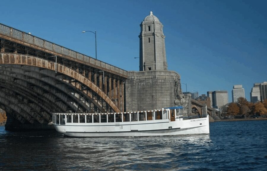 Boston: Charles River Sightseeing Cruise