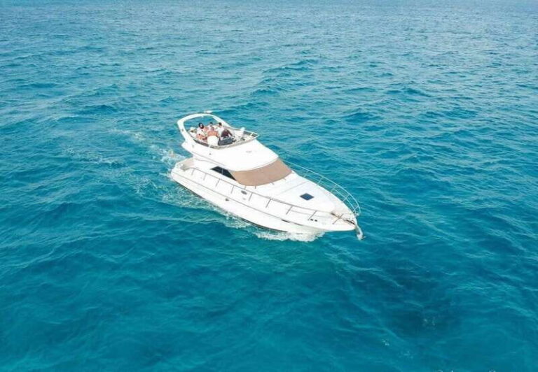 Cancun: Exclusive Sea Ray Express Bridge for 14 people - What makes this experience stand out?