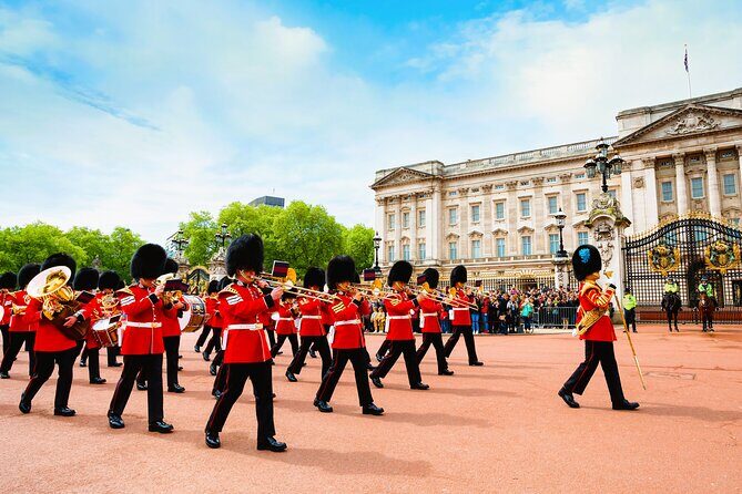 Changing of the Guard Guided Tour at Buckingham Palace - The Final Stop Outside Buckingham Palace