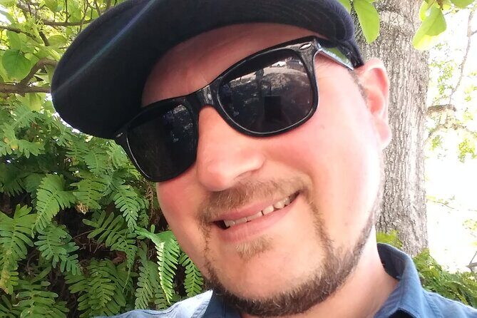 Charleston Dark History & Ghost Tour with Adam - The Experience in Action