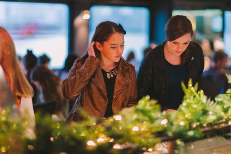 Chicago: Christmas Eve Lake Michigan Gourmet Dinner Cruise - Why This Experience Is Worth It