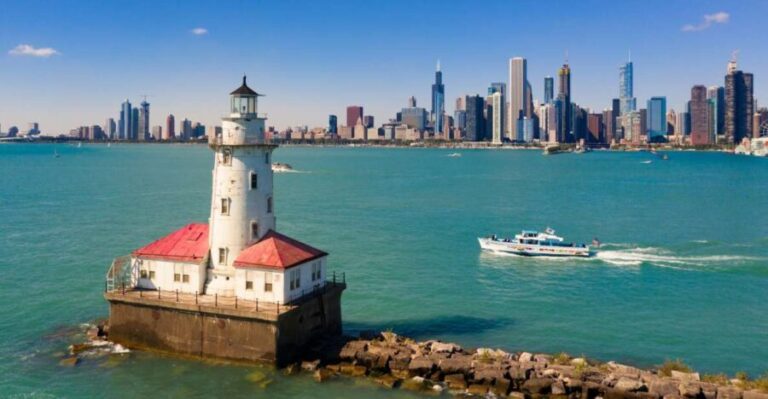 Chicago: Narrated Sightseeing River and Lake Cruise - The Guides and Commentary