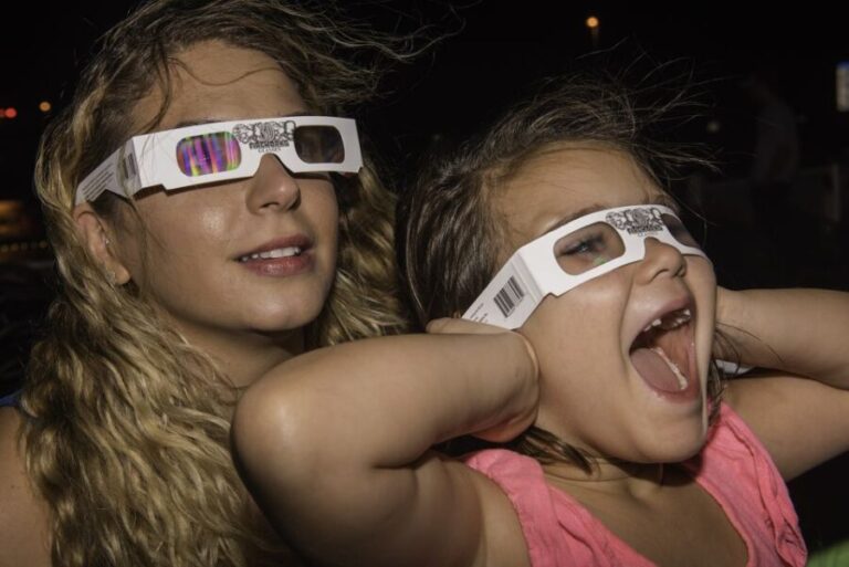 Chicago: Summer Fireworks Cruise with 3D Glasses and Music - What’s Included and Considerations