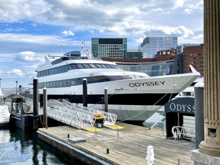 City Cruises Boston: Premier Brunch or Dinner Harbor Cruise - Dining Options: What’s on the Menu?