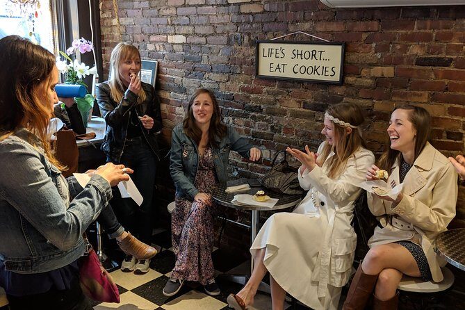 Cocktails & Cannoli: Boston's North End Dessert Tour - The Atmosphere & Group Dynamics