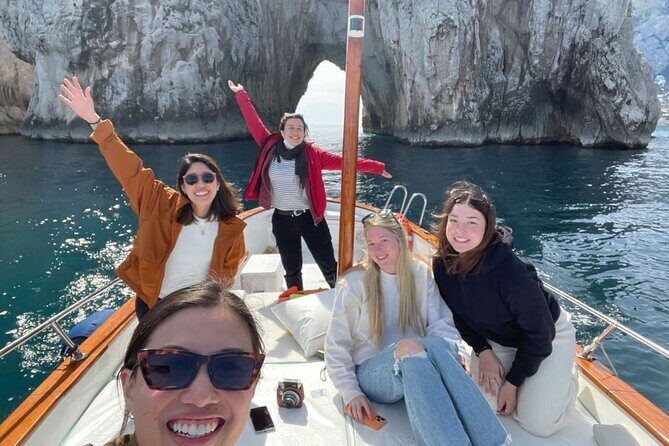 Complete Private Guided Two Hour Tour of the Coast of Capri - What Could Be Better?