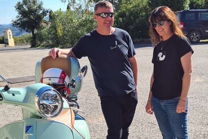 Corfu 300cc Vespa Scooter Rental - Scooter Quality & Equipment