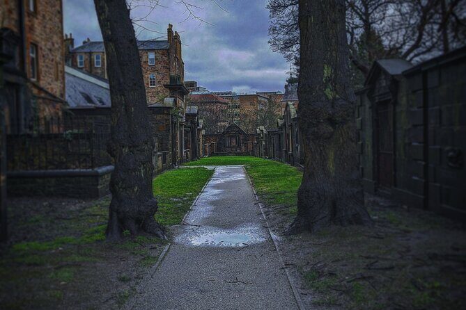 Dark History and Ghost Tour of Edinburgh - Who Should Book This Tour?