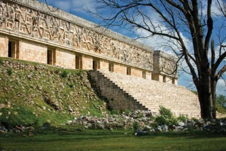Desde Mérida: Uxmal y Kabah: Tour de un día con traslado - Exploring Kabah’s Architectural Brilliance