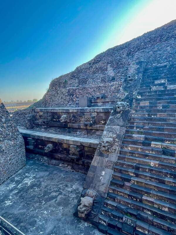 Exclusive private tour of the pyramids with a European guide in Mexico City - Logistics and practical considerations