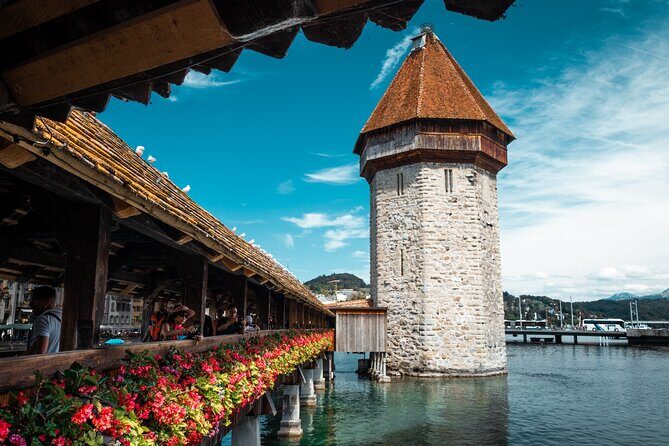 Explore Lucerne in 60 minutes with a Local - Walk across the Spreuerbrücke