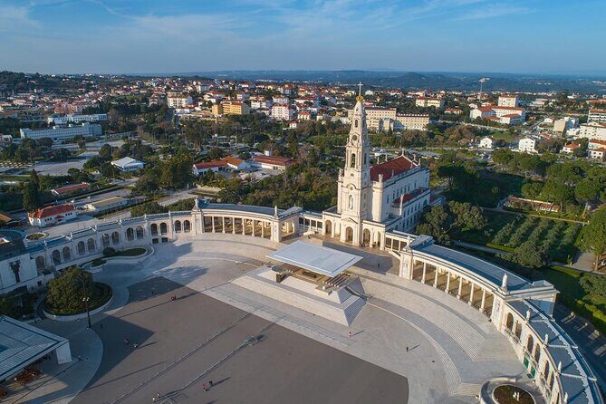 Fatima, Batalha, Nazare, Obidos Small Group Tour From Lisbon - Transportation and Group Dynamics