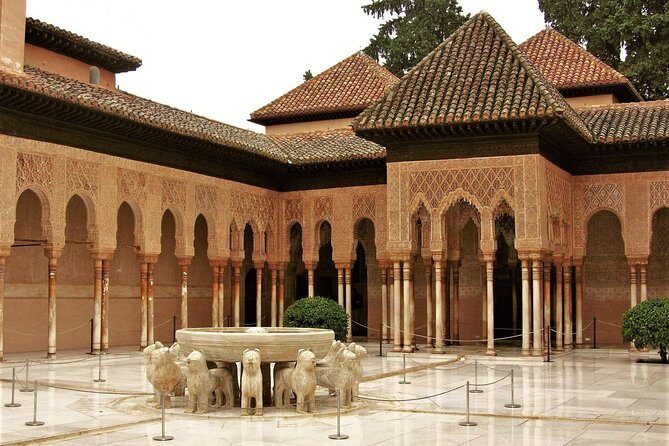 Full Alhambra tour with preferential access (SPANISH language) - Breaking Down the Itinerary