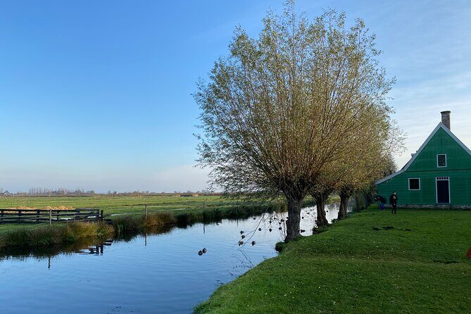 Giethoorn and Zaanse Schans Day Tour Small Group Incl. Boat Ride - Transportation, Guides, and Small Group Benefits