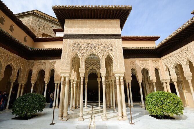 Granada: Alhambra Guided Tour including Nasrid Palaces - Beyond the Basics: Why This Tour Works