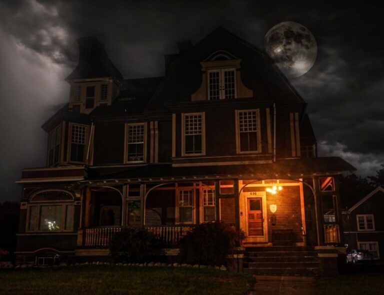 Grand Rapids Wraiths and Witches Ghost Tours - The Experience: What’s the Atmosphere Like?