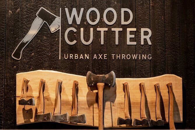 Guided Axe Throwing Experience in Frankfurt Altstadt - The Mechanics of the Experience