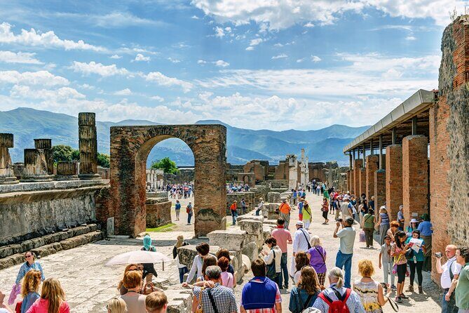 Guided Tour of Pompeii and Herculaneum with Lunch and Ticket - Detailed Breakdown of the Itinerary