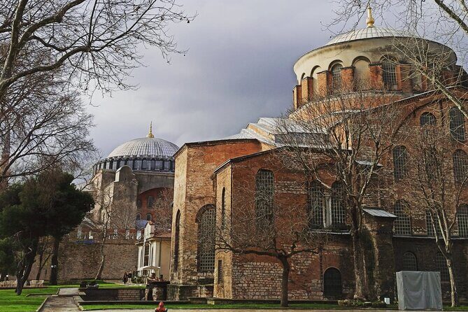 Highlights of stanbul's Old Town with Private Guiding Service - Hagia Sophia: Stepping into Empires