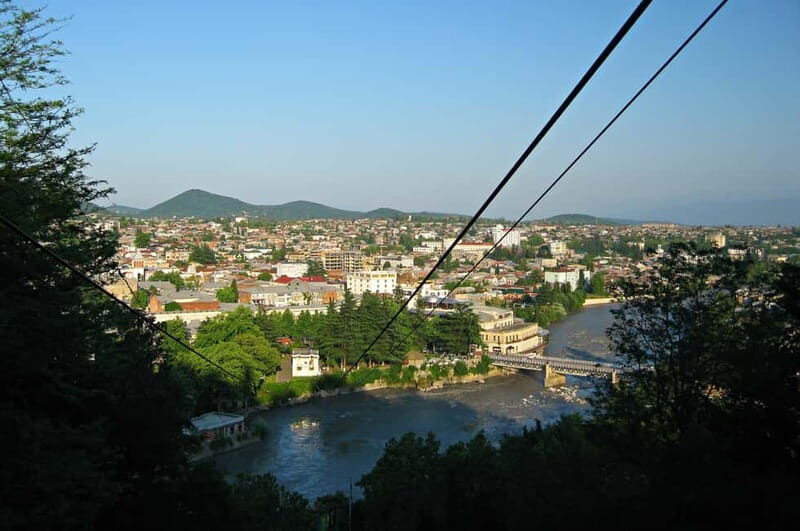 Kutaisi City Walking Tour + Free Wine Tasting - The Experience and the Guides